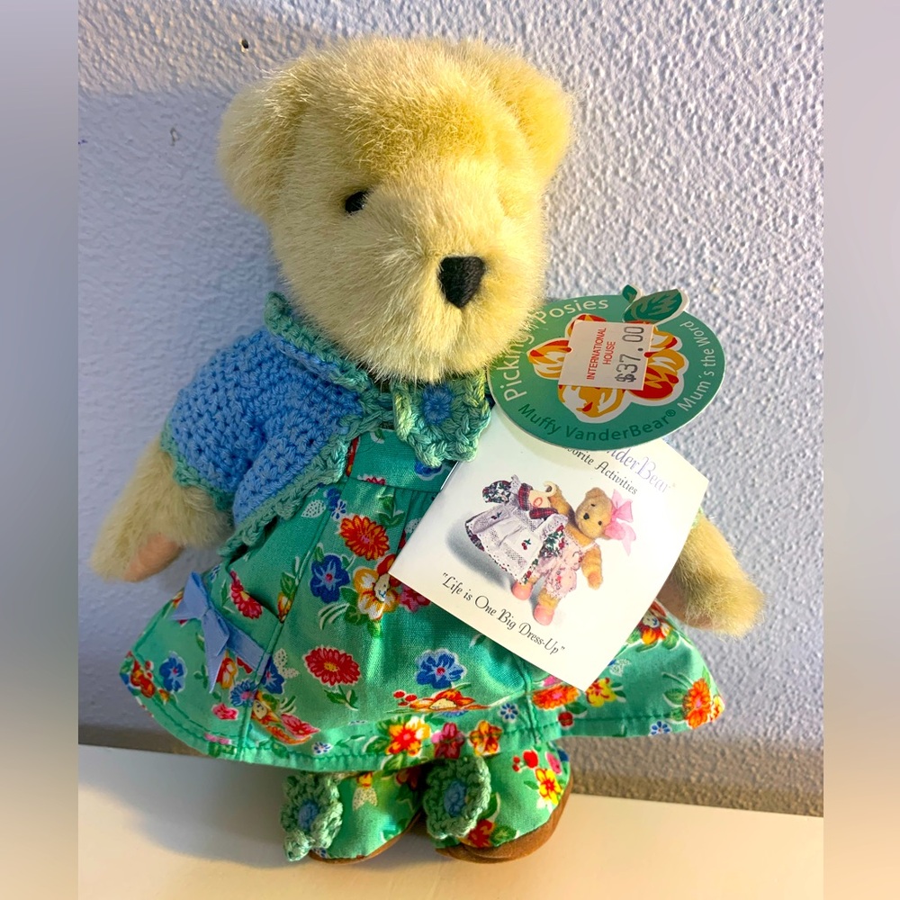 Muffy VanderBear Picking Posies w original tags 8” fully jointed